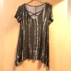 a.n.a. Green and White Short Sleeve Top